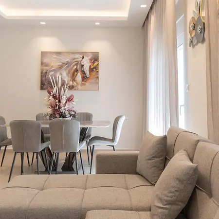 Kapxhiu Oceanis Residences Apartment *
